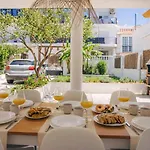 Rosa Primera Linea * كونيل ذي لا فرونتيرا