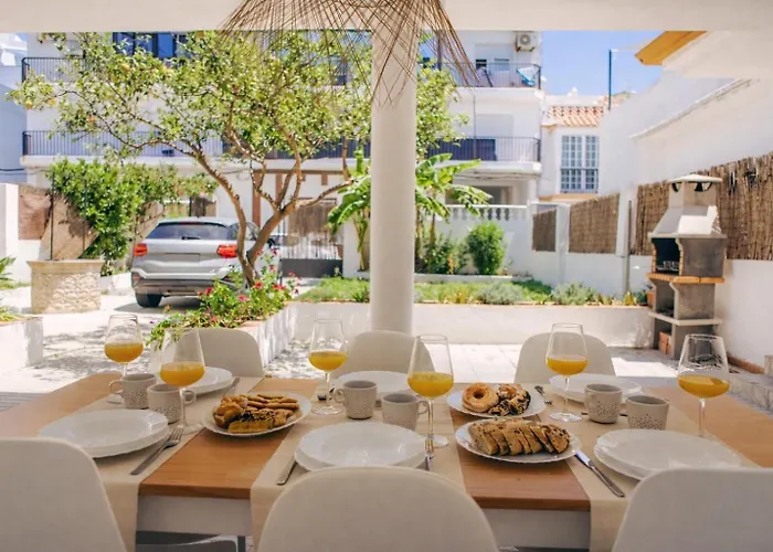 Rosa Primera Linea * كونيل ذي لا فرونتيرا